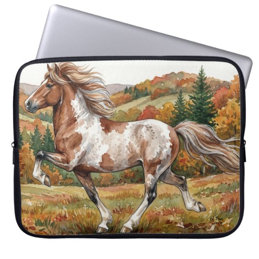 Freya Isländerpferd im Herbstwald Laptopschutzhülle (Vorderseite)
