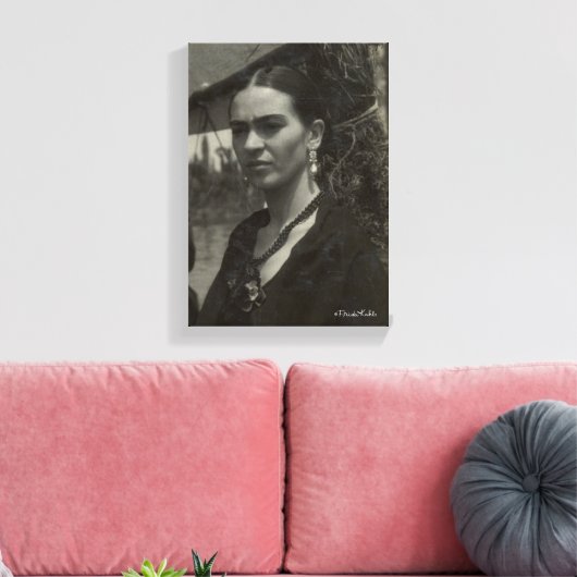 Frida Kahlo in Black Leinwanddruck (Insitu (Wohnzimmer))