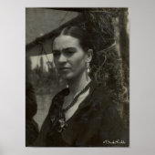Frida Kahlo in Black Poster (Vorne)