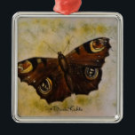 Frida Kahlo Painted Butterfly Ornament Aus Metall<br><div class="desc">Frida Kahlo de Rivera war eine mexikanische Malerin, die für ihre intensiven und lebendigen Werke in Erinnerung war. Ihr Werk wurde in Mexiko als Symbol nationaler und indigener Traditionen und von Feministen für die kompromisslose Darstellung der weiblichen Erfahrung und Form gefeiert. Weitere Informationen über ihr Leben, ihre Werke und ihr...</div>