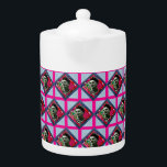 Frida Kahlo Retro Pink Denim<br><div class="desc">Retro Mixed Media Collage mit Frida Kahlo,  Blumendruck und blauem Denim. Niedliches Retrogeschenk für Retro-Kunstliebhaber,  Hippies und Blume. Liebliche Geschenke für Frida Kahlo Fans,  Kunstliebhaber,  Anhänger ihrer Arbeit.</div>
