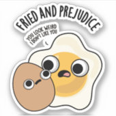 Fried and Prejudice Funny Egg Pun Aufkleber (Vorderseite)