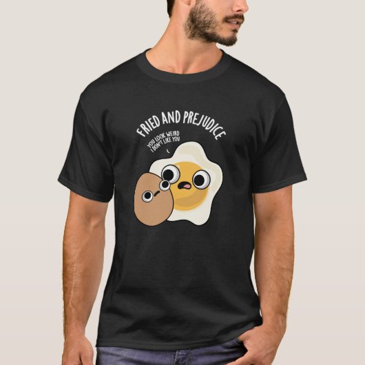 Fried and Prejudice Funny Egg Pun Dark BG T-Shirt (Vorderseite)