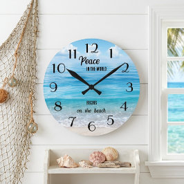 Frieden beginnt am tropischen Ozeanstrand Runde Wanduhr