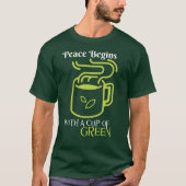 Frieden beginnt mit dem Cup of Green - Serene Sips T-Shirt (Vorderseite)