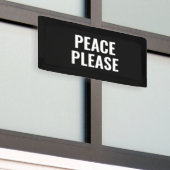 Frieden bitte schwarz-weißer Text gegen den Krieg  Banner (Draußen Gebäude)