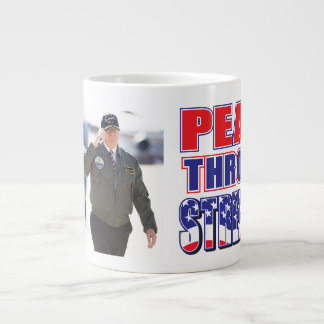 Frieden durch Kraft Jumbo-Tasse