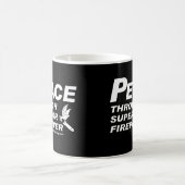 Frieden durch überlegene Feuerkraft-Tasse Kaffeetasse (Mittel)