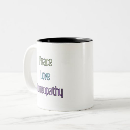 Frieden, Liebe, Homöopathie Zweifarbige Tasse (Vorderseite Links)