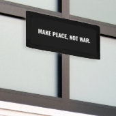 Frieden nicht Krieg Schwarz-weißer Text minimalist Banner (Draußen Gebäude)
