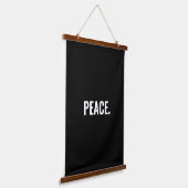 Frieden Schwarz-Weiß-Text minimalistisch Anti-Krie Wandteppich Mit Holzrahmen (Gewinkelt)