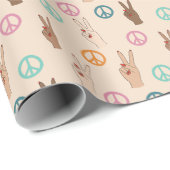 Frieden und Liebe Multikulturelles Handmuster Geschenkpapier (Rolleneckpunkt)
