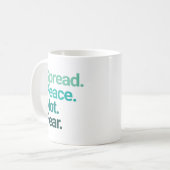 Frieden verbreiten statt grüne Typografie fürchten Kaffeetasse (Vorderseite Links)