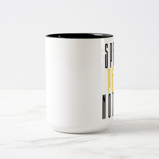 Frieden verbreiten statt Krieg Zweifarbige Tasse (Mittel)