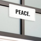 Frieden weißer und schwarzer Text minimalistisch A Banner (Draußen Gebäude)