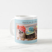 Frieden zu Ihnen Winter-Mops-Tasse durch Möpse und Kaffeetasse (Vorderseite Links)