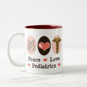 FriedensLiebe-Kinderheilkunde-Kinderarzt-Tasse Zweifarbige Tasse (Links)