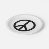 Friedenssymbol gegen den Krieg Schwarz-weißes mode Pappteller (Schrägansicht)