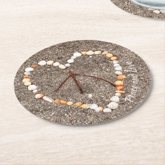 Friedenszeichen im Herzen von Seashells Strandküst Runder Pappuntersetzer (Angewinkelt)