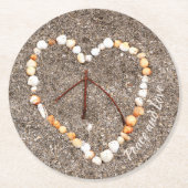 Friedenszeichen im Herzen von Seashells Strandküst Runder Pappuntersetzer (Vorderseite)