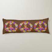 Friedenszeichen in Brown Seitenschläferkissen (Rückseite)