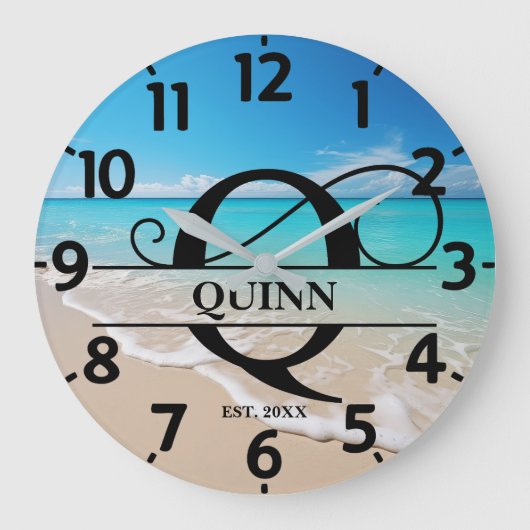 Friedlich Beach Front Q Monogramm Große Wanduhr (Vorderseite)
