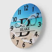 Friedlich Ocean Beach B Monogram Große Wanduhr (Winkel)