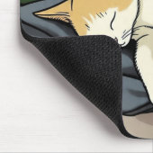 Friedlich schlafendes Kätzchen auf gemütlicher Dec Mousepad (Ecke)