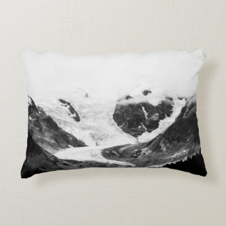 FRIEDLICHE BERGLANDSCHAFT DEKOKISSEN