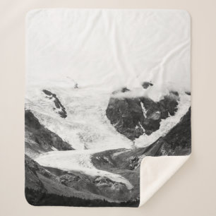 FRIEDLICHE BERGLANDSCHAFT SHERPADECKE