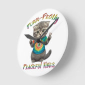 Friedliche Hippie Boho Kitten Vibes  Runde Wanduhr (Winkel)