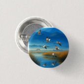 Friedliche Naturseelandschaft mit fliegendem Krani Button (Vorne & Hinten)