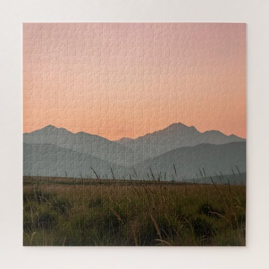 Friedliche rosa Sonnenuntergangsberge wilde Grasla Puzzle (Vertikal)