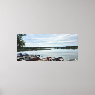 Friedliche Rowboats am Calm Lake Serene Nature Fot Leinwanddruck