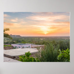 Friedliche Schafe beim Grasen bei Sonnenuntergang Poster