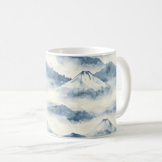 Friedliche schneebedeckte Berge - Blau und Weiß Kaffeetasse (VorderseiteRechts)