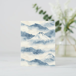 Friedliche schneebedeckte Berge - Blau und Weiß Postkarte