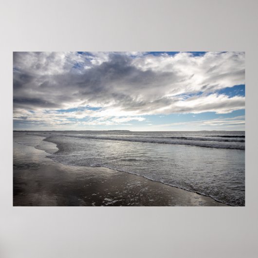 Friedliche Wellen auf dem Küstenposter Poster (Vorne)