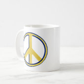 Friedliche Welt: Ikonisches Friedenszeichen Kaffeetasse (Vorderseite Links)