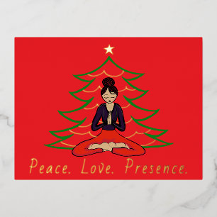 Friedliche Yogafrau vor dem Weihnachtsbaum  Folien Feiertagspostkarte
