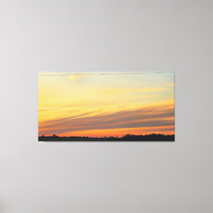 Friedlicher Abendhimmel über Feldern Leinwanddruck
