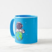Friedlicher Astronaut hält Planet Erde Tasse (Vorderseite Links)
