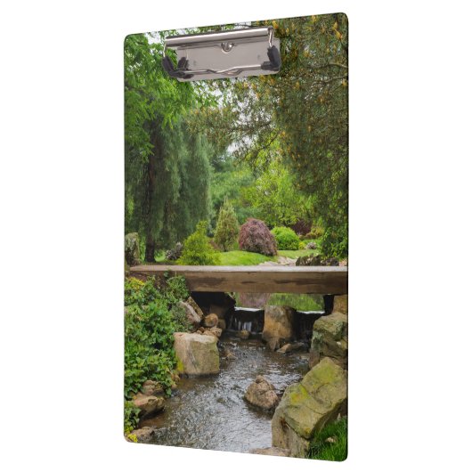 Friedlicher Frühlingsbach Klemmbrett (Links)