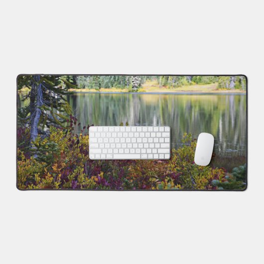 Friedlicher See Lebhafter Fall Farbe Landschaft Schreibtischunterlage (Tastatur & Maus)