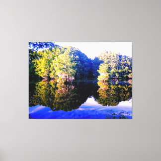 Friedlicher See mit Baumreflexionen Leinwanddruck