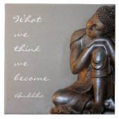 Friedlicher silberner Buddha mit Wörtern von Fliese (Vorderseite)