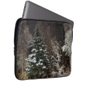 Friedlicher Snowy Woodland-Computerfall Laptopschutzhülle (Vorne Rechts)