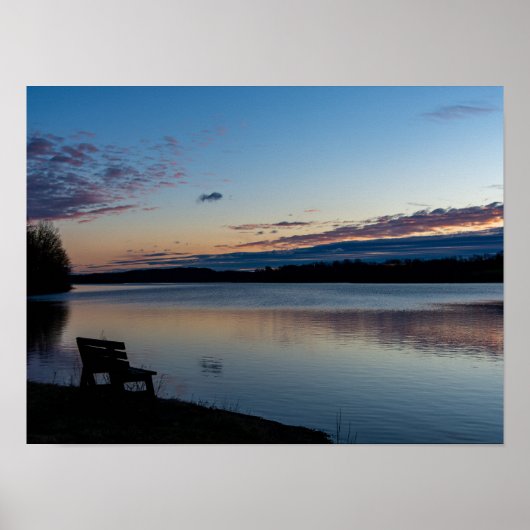 Friedlicher Sonnenaufgang Poster (Vorne)
