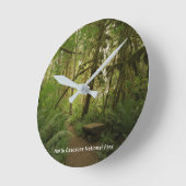 Friedlicher Wald im Nationalpark North Cascades Runde Wanduhr (Winkel)