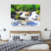 Friedlicher Wasserfall im Wald Leinwanddruck (Insitu (Schlafzimmer))